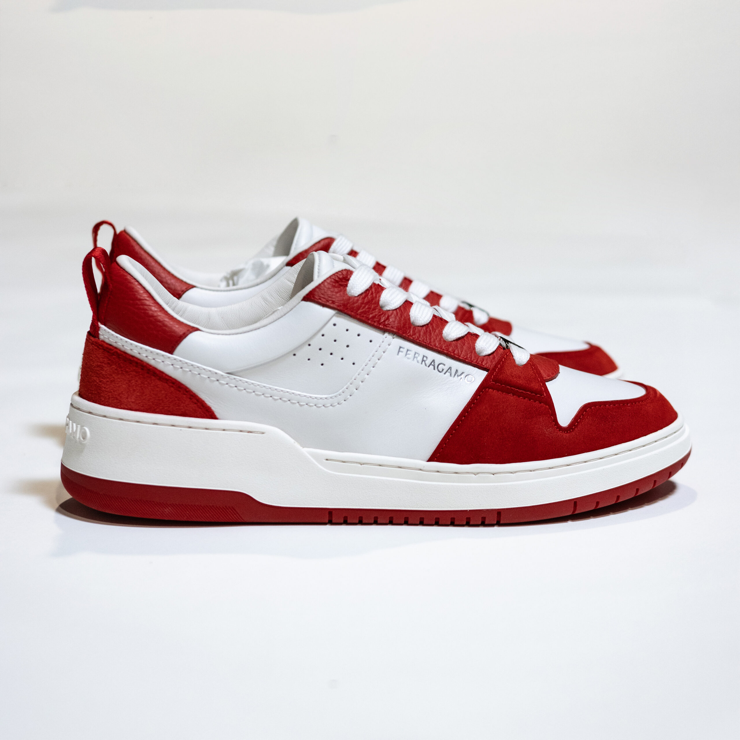 Tenis Ferragamo 90's Court: Red & White Edition - Imagen 3