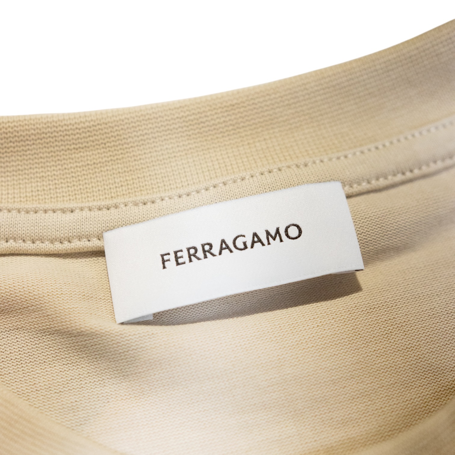 Playera Ferragamo "Maxi Logo" Sand & Black Edition - Imagen 3