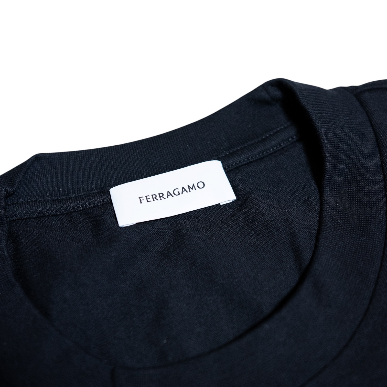 Playera Ferragamo "Script Signature" Black Luxury Tee - Imagen 3