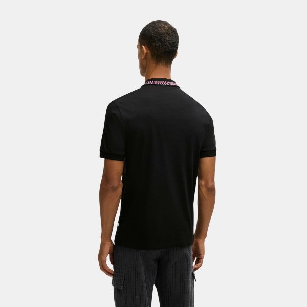 Polo BOSS Contrast Collar – Black & Burgundy Edition - Imagen 4