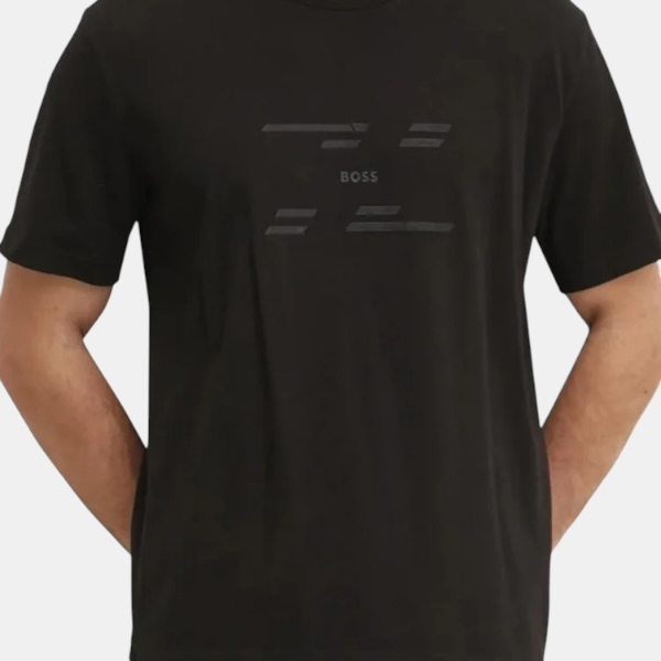 Playera BOSS Tonal Stripe Logo – Sleek Black Edition - Imagen 2