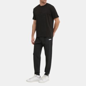Playera BOSS Tonal Stripe Logo – Sleek Black Edition