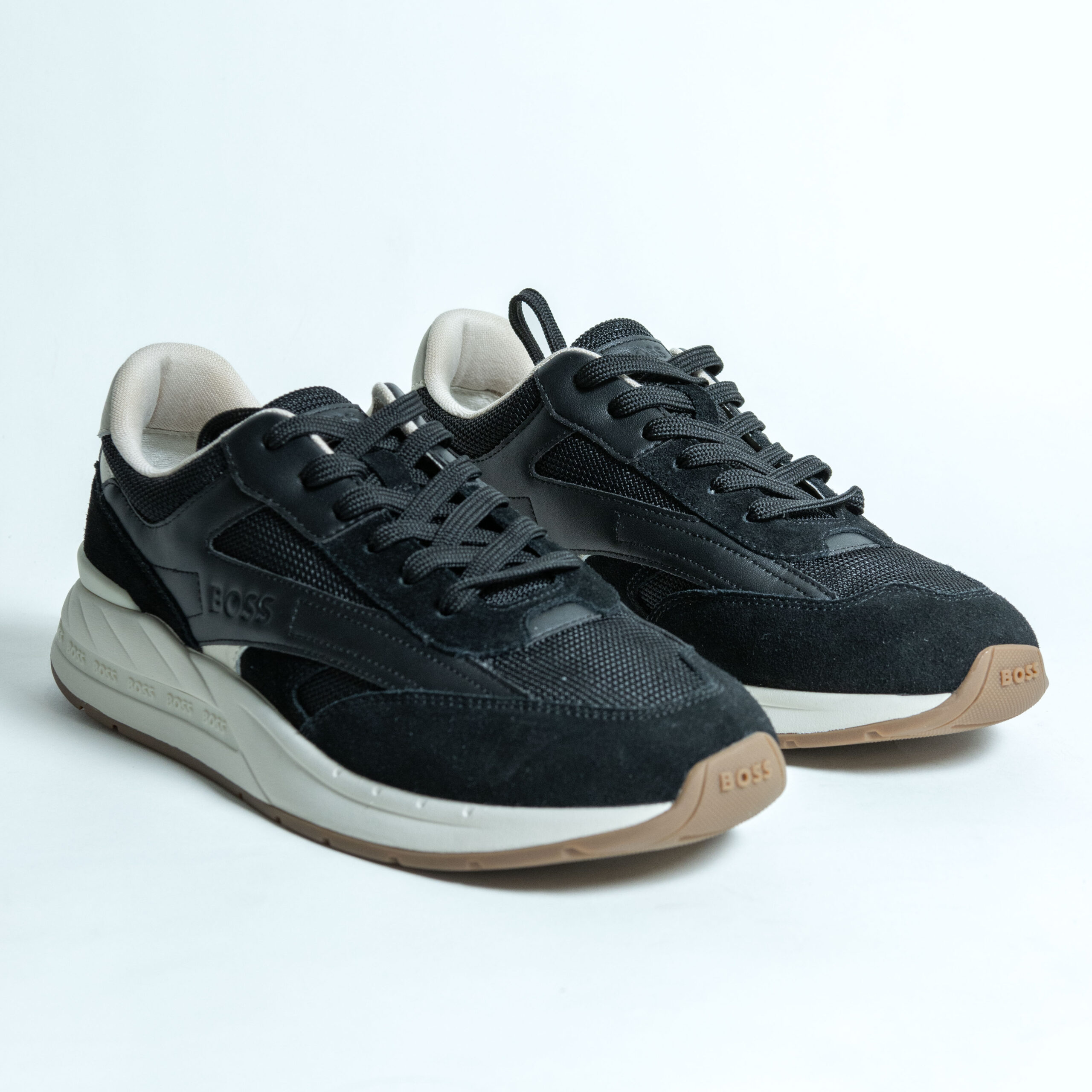 Tenis Boss Rush_Runn_ltmx en mezcla de gamuza y malla negra
